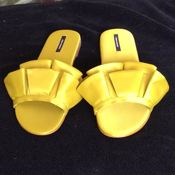 Zara Basic slide - Picture 2 of 4